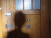 Autoportrait dans maison d'enfance