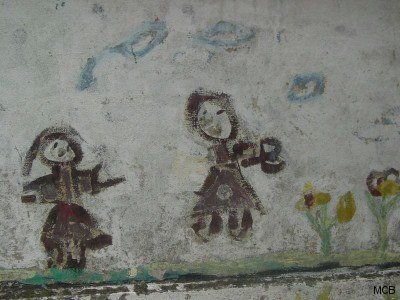 Enfant sur mur