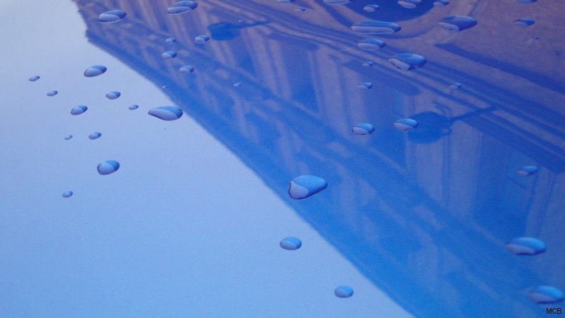 Gouttes de pluie sur toit de voiture(2)